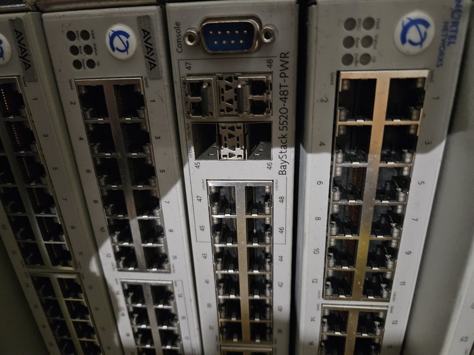 Konvolut 15x Avaya 5530-24TFD 24 und NORTEL Baystack 5520-48T PWR, fully Working