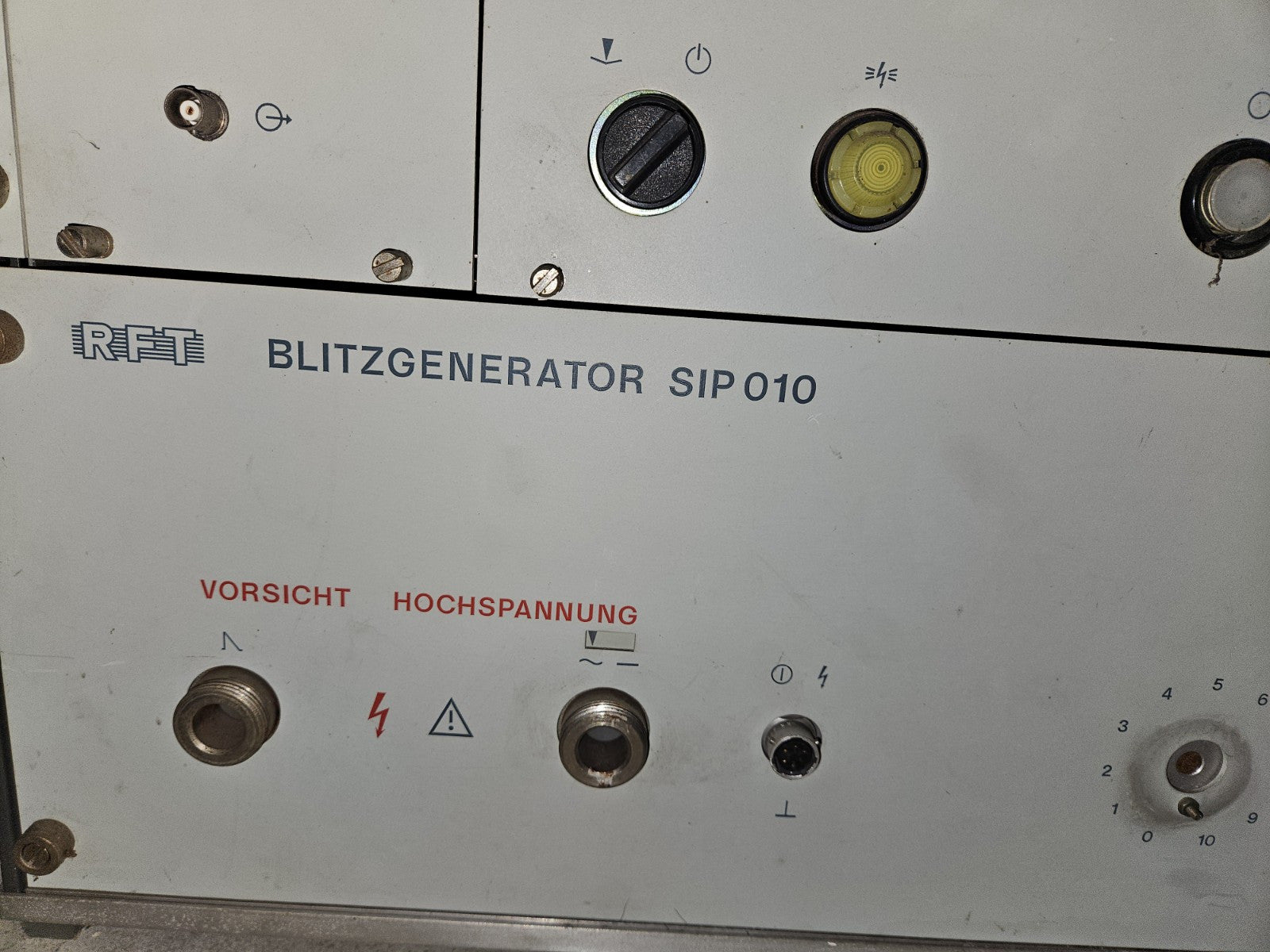 RFT Hochspannungsprüfgerät SIP 010 Blitzgenerator 10kV, VEB, DDR mit Prüfspitzen