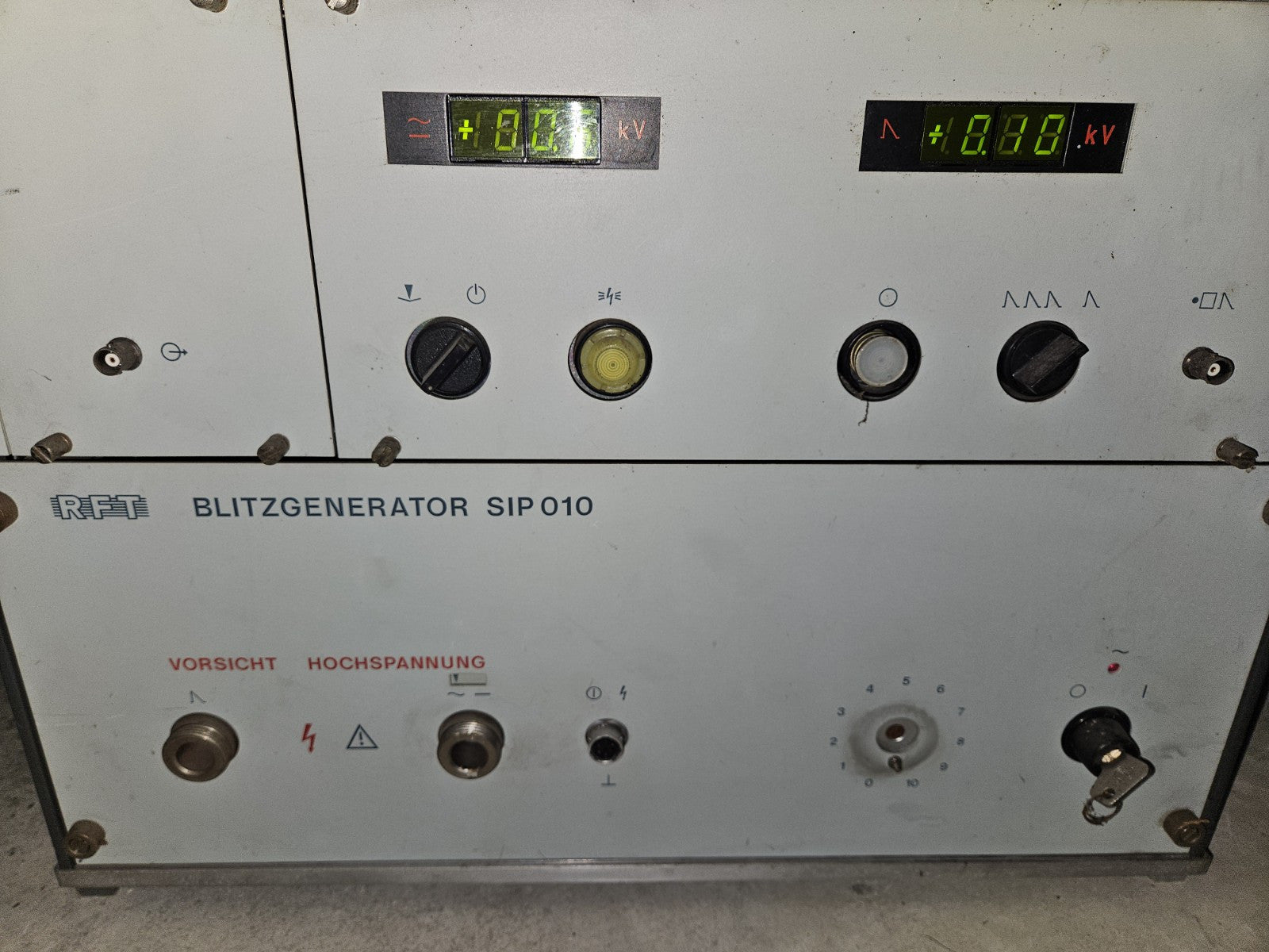 RFT Hochspannungsprüfgerät SIP 010 Blitzgenerator 10kV, VEB, DDR mit Prüfspitzen