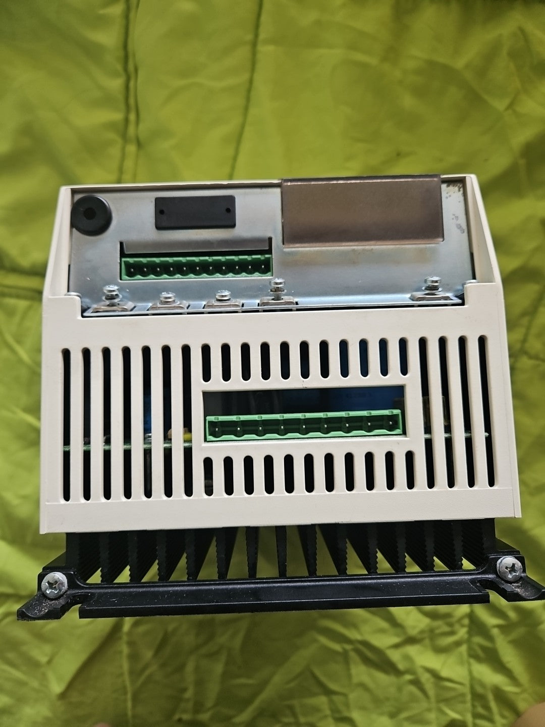 Lenze 8100 33.8104_E.6B. Frequenzumrichter 8100 frequency inverter Refurbished!!