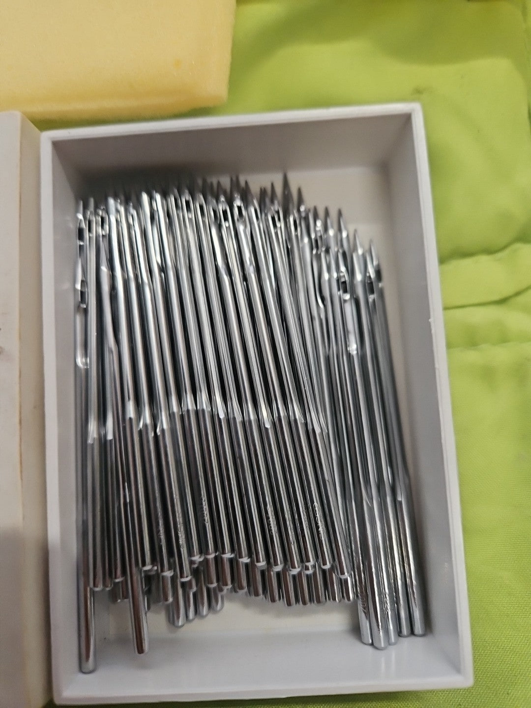 100 x Singer Needles 5213-01, 200/25, 7X3 DYX3, For Heavy Sewing Machine, Nos