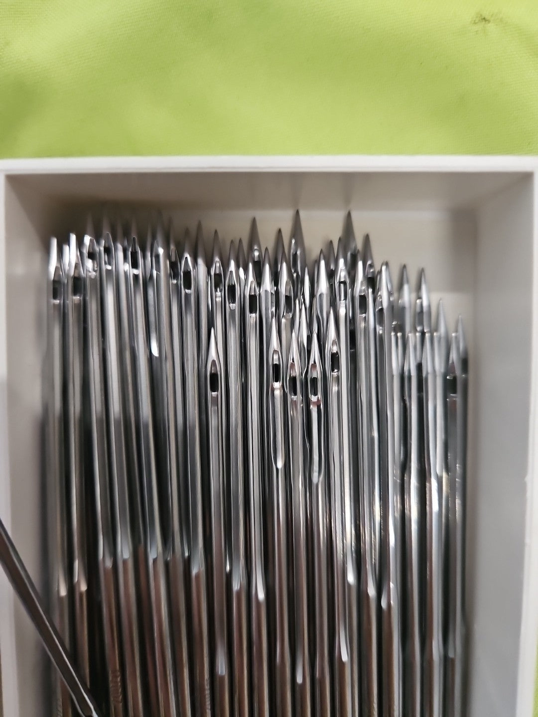 100 x Singer Needles 5213-01, 200/25, 7X3 DYX3, For Heavy Sewing Machine, Nos