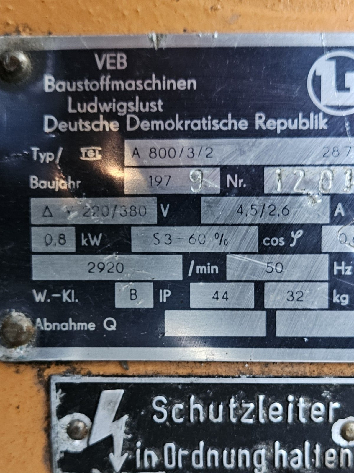 Vibrationsmotor 230/380 Volt Vibration Rüttelmotor Rüttler Elektromotor, VEB/DDR