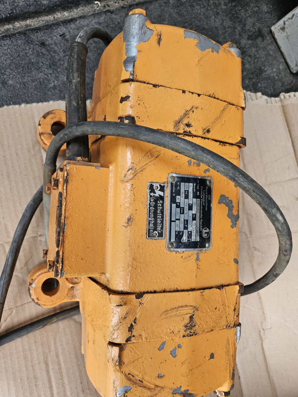 Vibrationsmotor 230/380 Volt Vibration Rüttelmotor Rüttler Elektromotor, VEB/DDR