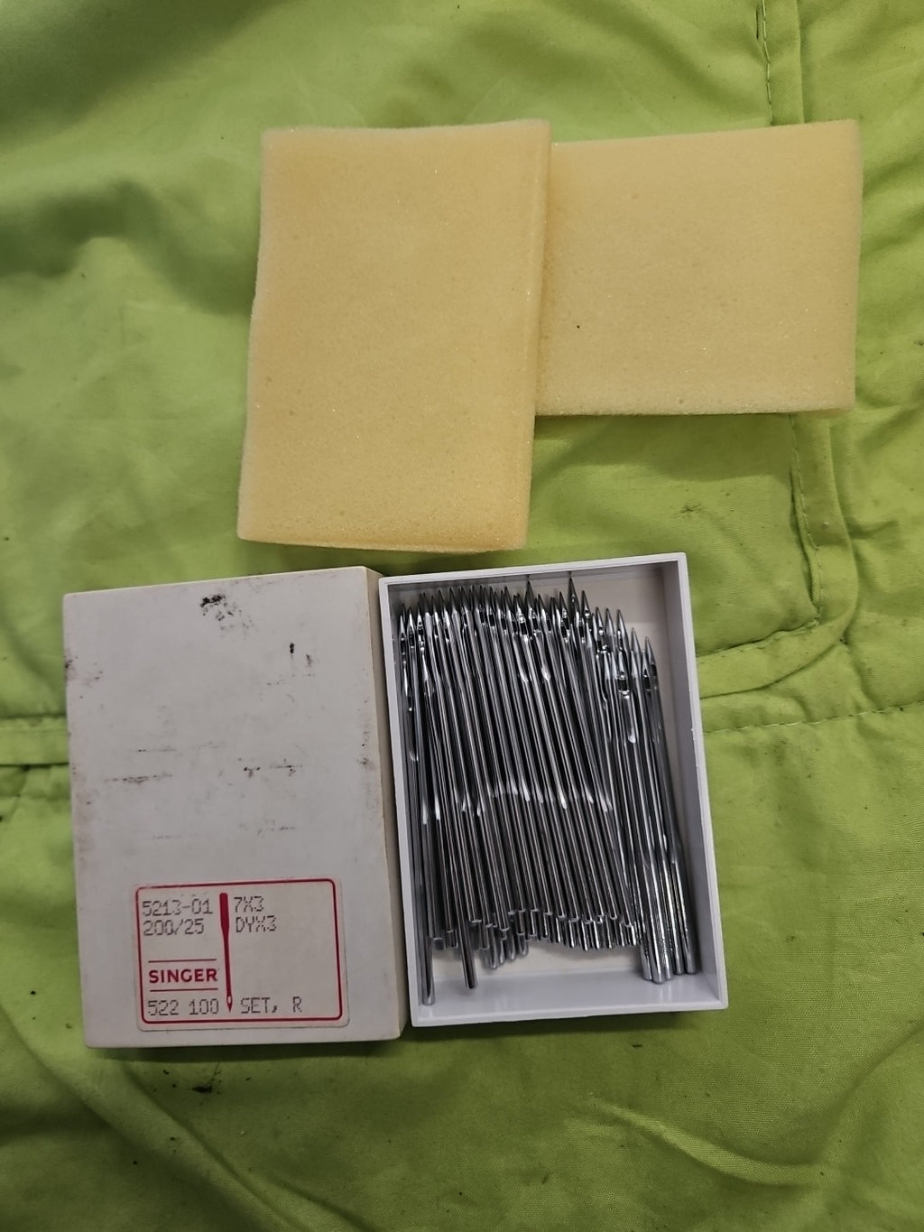 100 x Singer Needles 5213-01, 200/25, 7X3 DYX3, For Heavy Sewing Machine, Nos