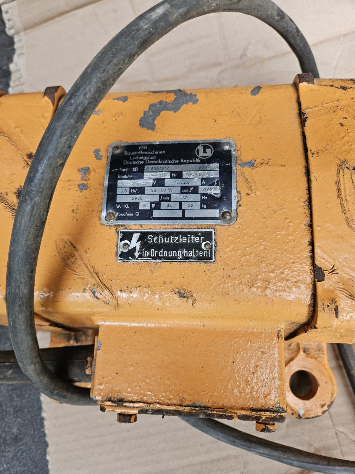 Vibrationsmotor 230/380 Volt Vibration Rüttelmotor Rüttler Elektromotor, VEB/DDR
